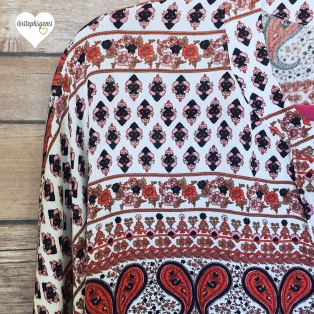 DOORBUSTER 🌟Floral Paisley Blouse - Picture 2 of 3